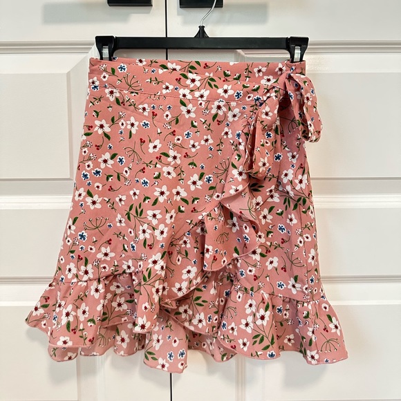 SHEIN Dresses & Skirts - SHEIN VCAY blush pink Ditsy Floral Ruffle Hem Wrap Skirt SIZE 2